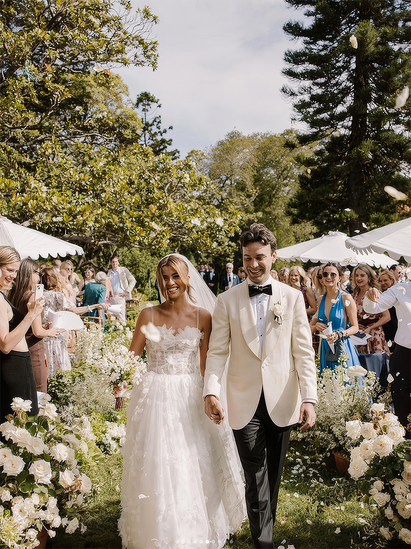 Stunning garden wedding aisle flower arrangements, curated to compliment mix and match pastel bridesmaid dresses.