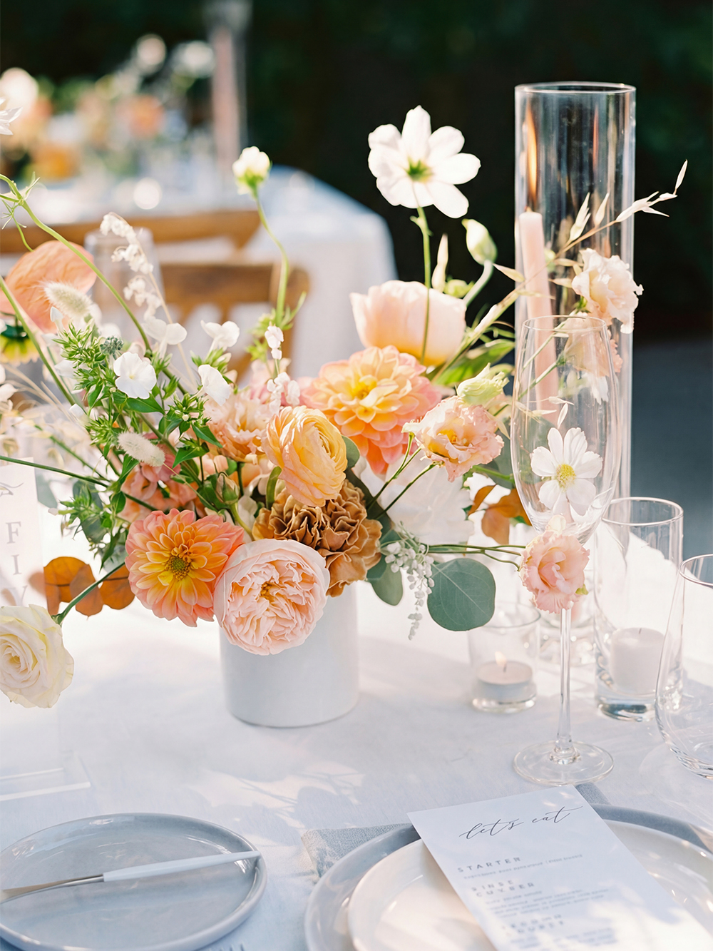 peach-apricot-pastel-flowers-for-wedding-tables